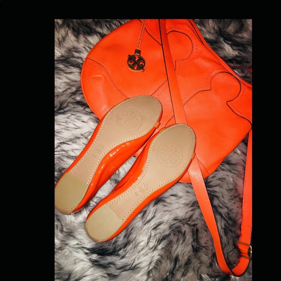 Tory Burch
Gorgeous fire orange Tory Burch Set!!! Bag $350 now - Picture 2 of 7